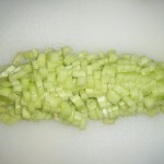 Gurkenwürfel ... und anschließend in Würfel geschnitten.